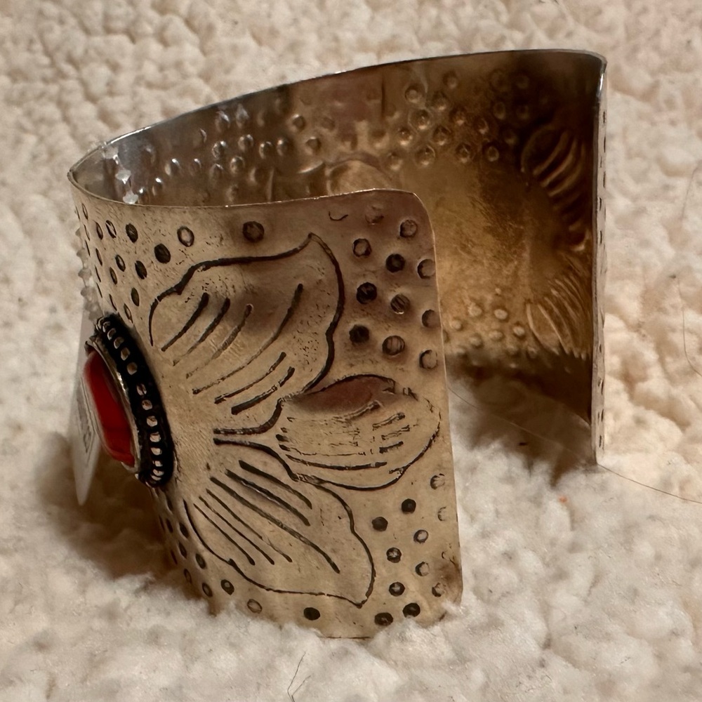 Stamped Silver Tone Wide Cuff Bracelet Native Floral Design Stones vintage - Picture 8 of 15